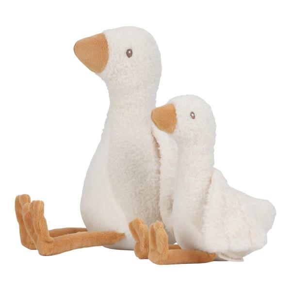 Weißes Little Goose Kuscheltier auf neutralem Hintergrund